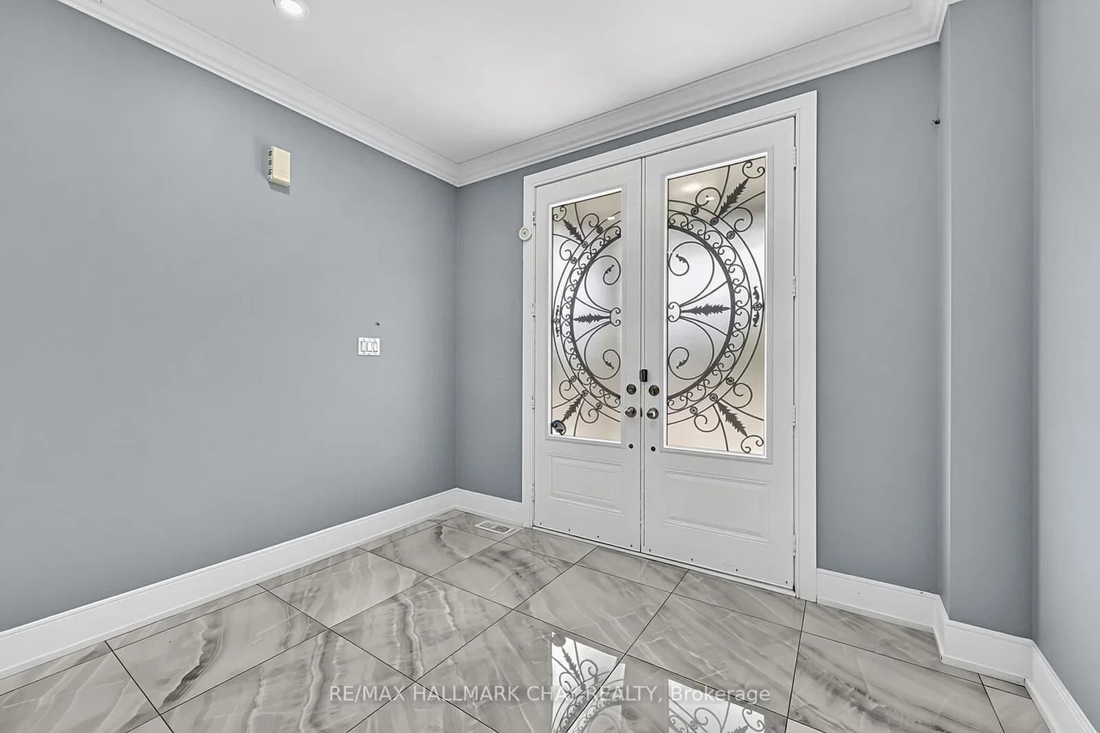 Tyndall Drive in Bradford West Gwillimbury · Bradford — photo 3
