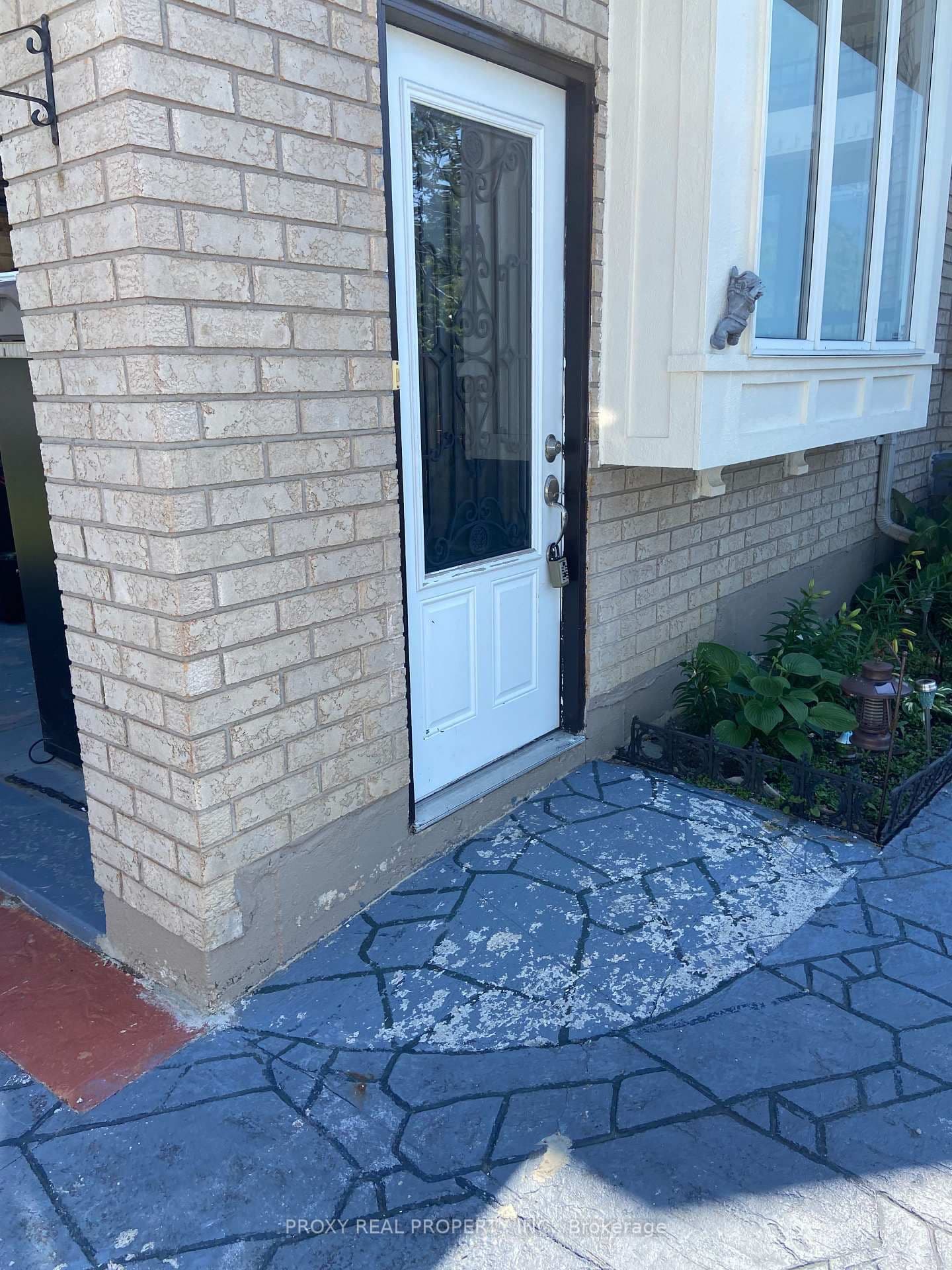 Verona Court Level in Richmond Hill · Devonsleigh — photo 2