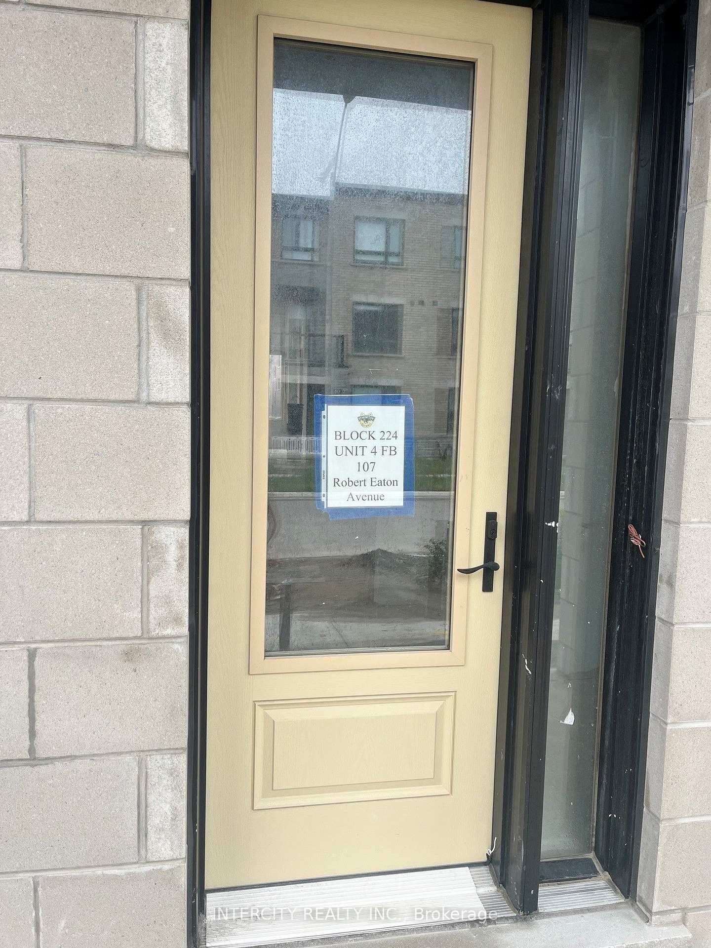 Robert Eaton Avenue, #(BLOCK 224 UNIT 4) in Markham · Middlefield — photo 2