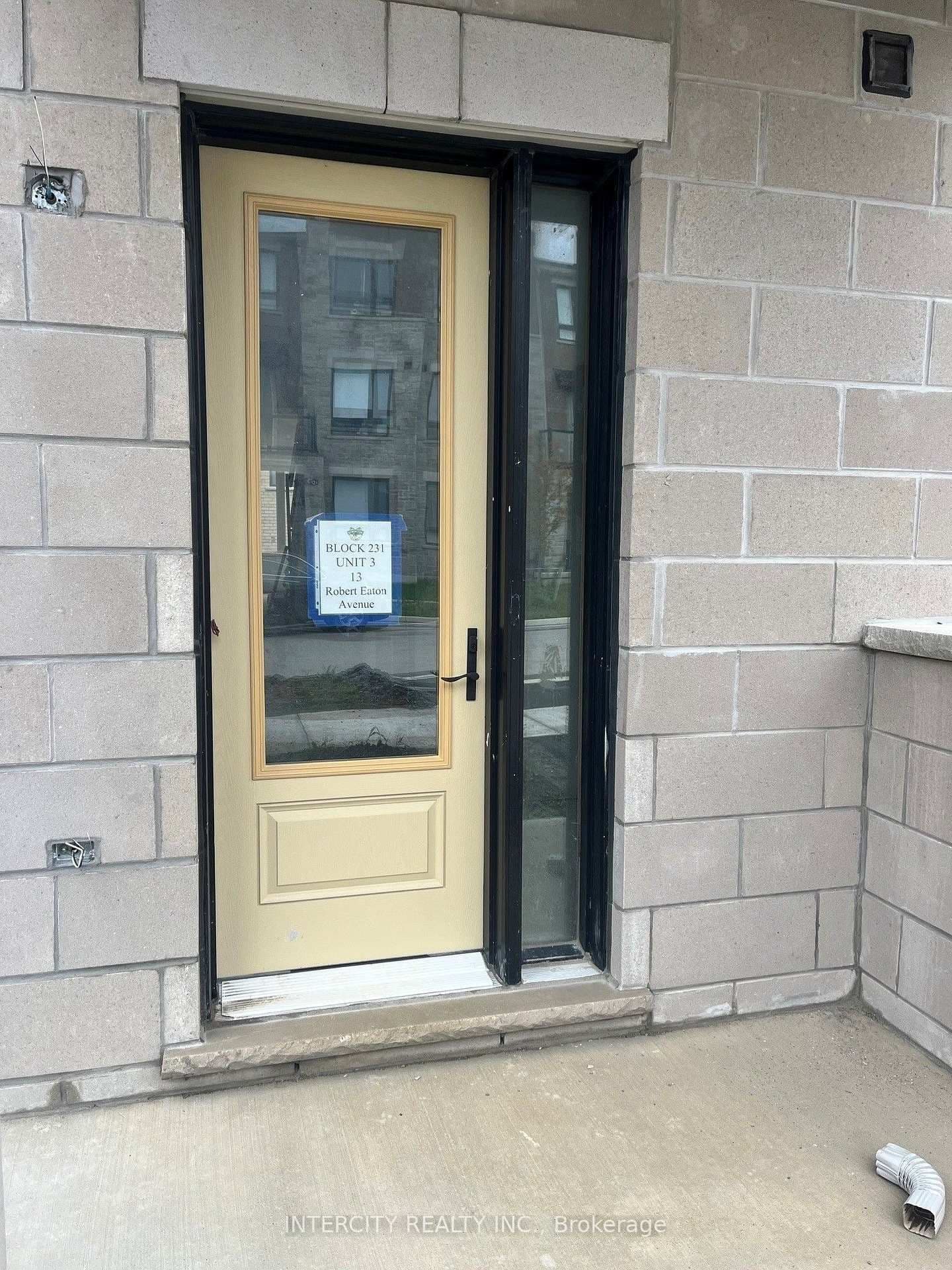 Robert Eaton Avenue, #(Block 231 Unit 3) in Markham · Middlefield — photo 2