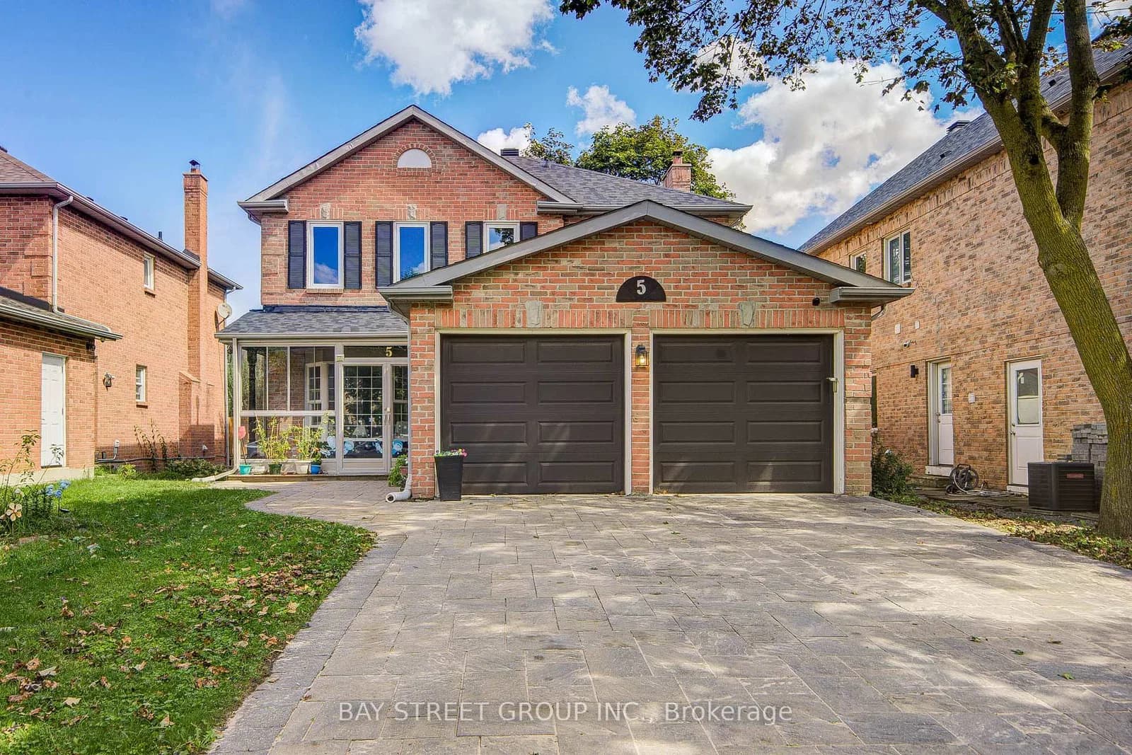 Captain Francis Drive in Markham · Buttonville — photo 2