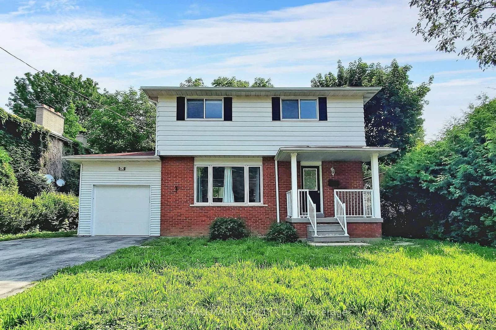 Photo of Hillview Drive in Newmarket · Bristol-London