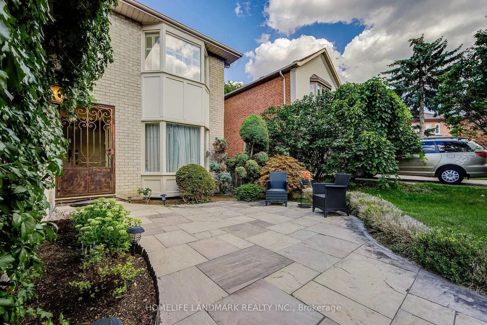 Maimonides Court in Vaughan · Crestwood-Springfarm-Yorkhill — photo 2