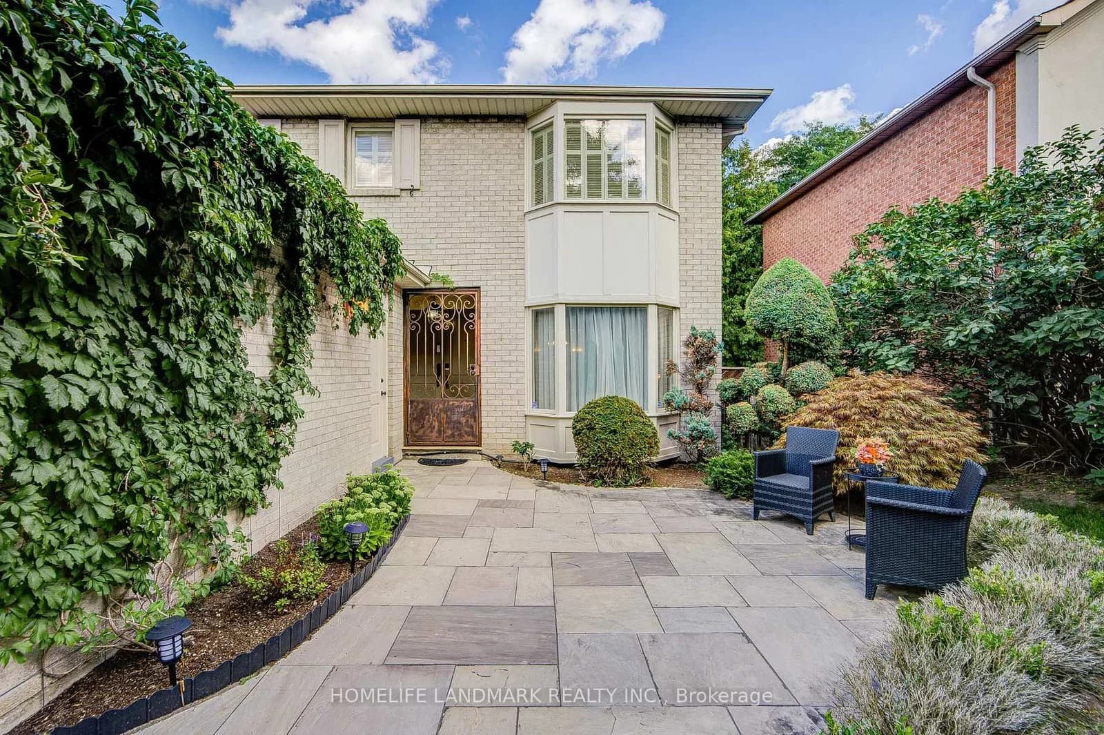 Maimonides Court in Vaughan · Crestwood-Springfarm-Yorkhill — photo 3
