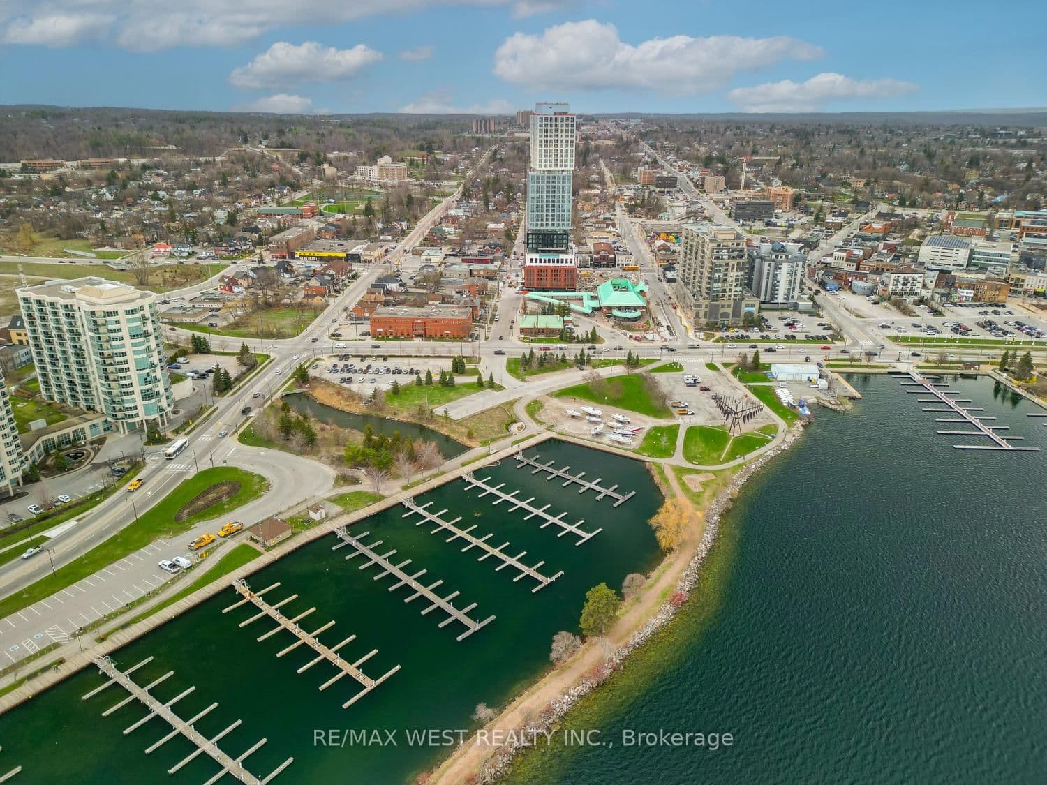 Photo of Mary Street in Barrie · City Centre
