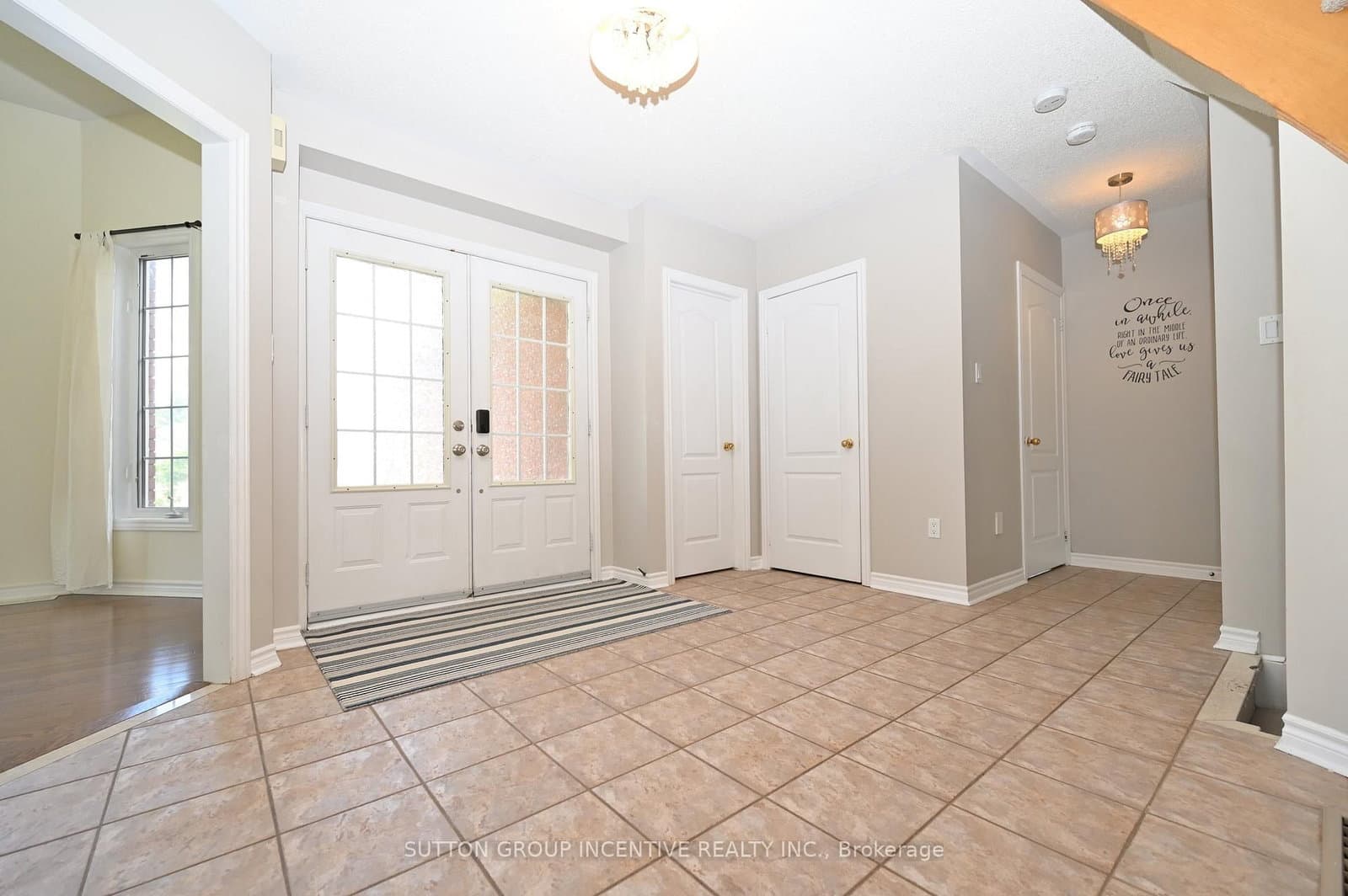 Bloxham Place in Barrie · Bayshore — photo 3