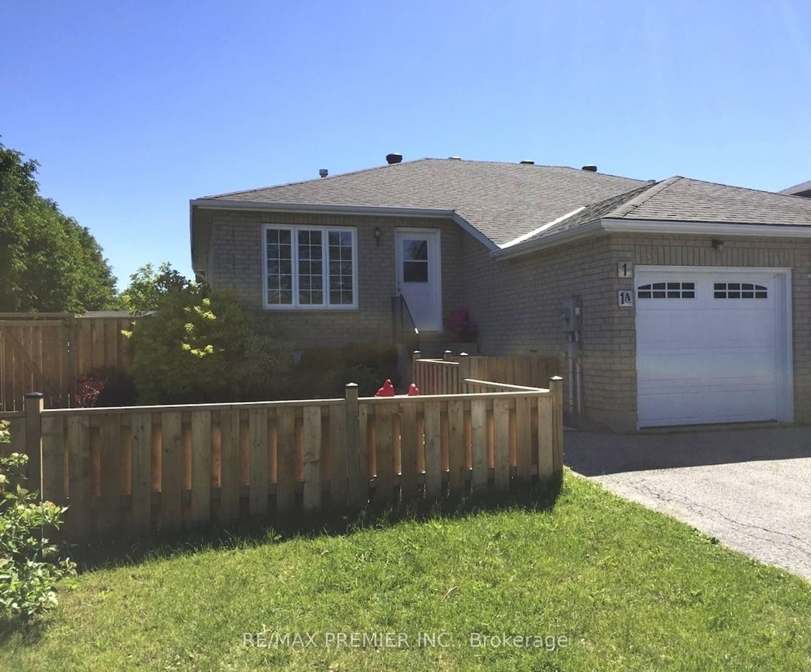 Photo of Violet Street in Barrie · Holly