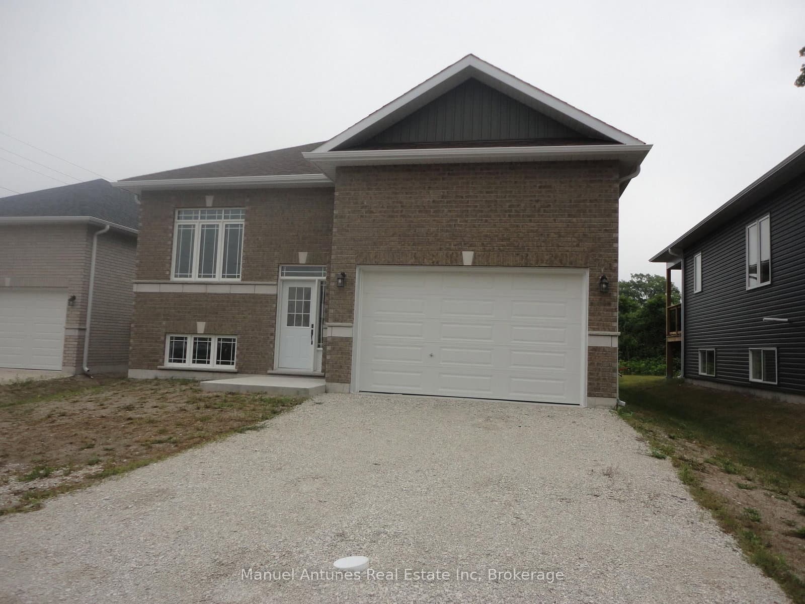 Joanne Crescent in Wasaga Beach · Wasaga Beach — photo 2