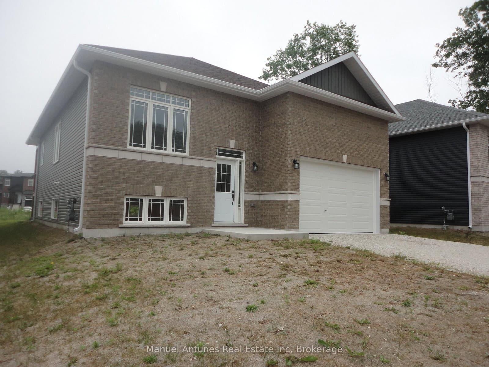 Joanne Crescent in Wasaga Beach · Wasaga Beach — photo 3