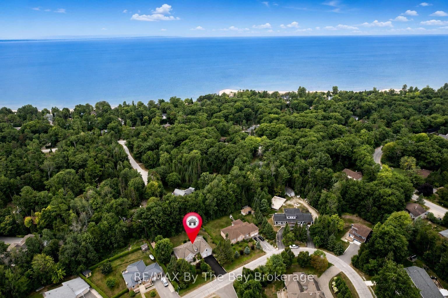 Bridlewood Crescent in Wasaga Beach · Wasaga Beach — photo 2