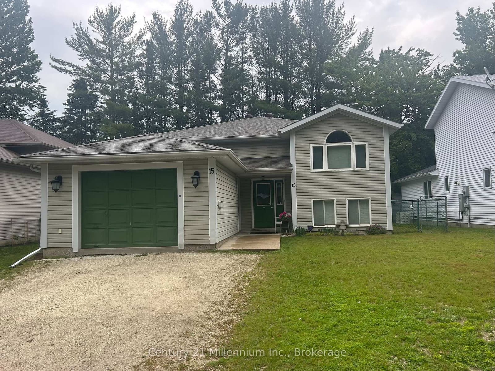 Photo of SAVARIN Street in Wasaga Beach · Wasaga Beach