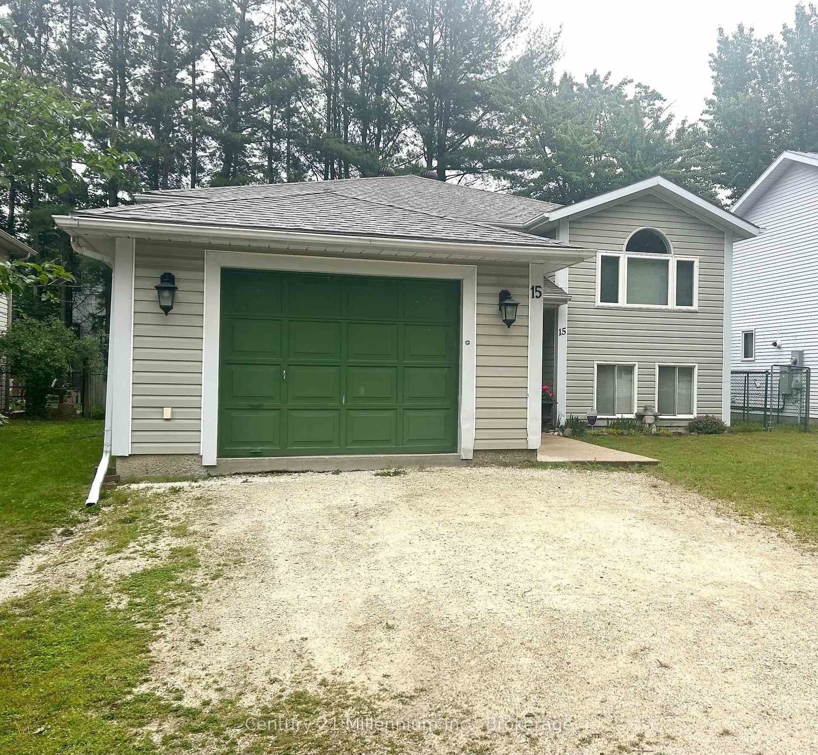 SAVARIN Street in Wasaga Beach · Wasaga Beach — photo 2