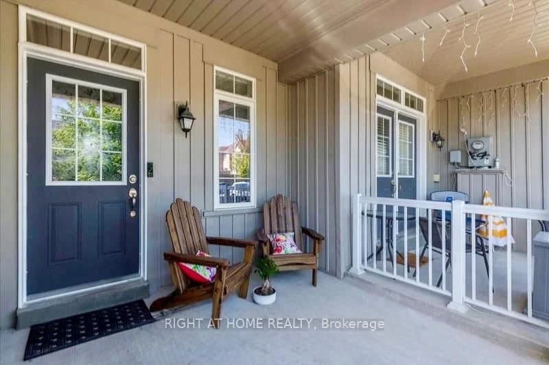Pearcey Crescent in Barrie · West Bayfield — photo 2