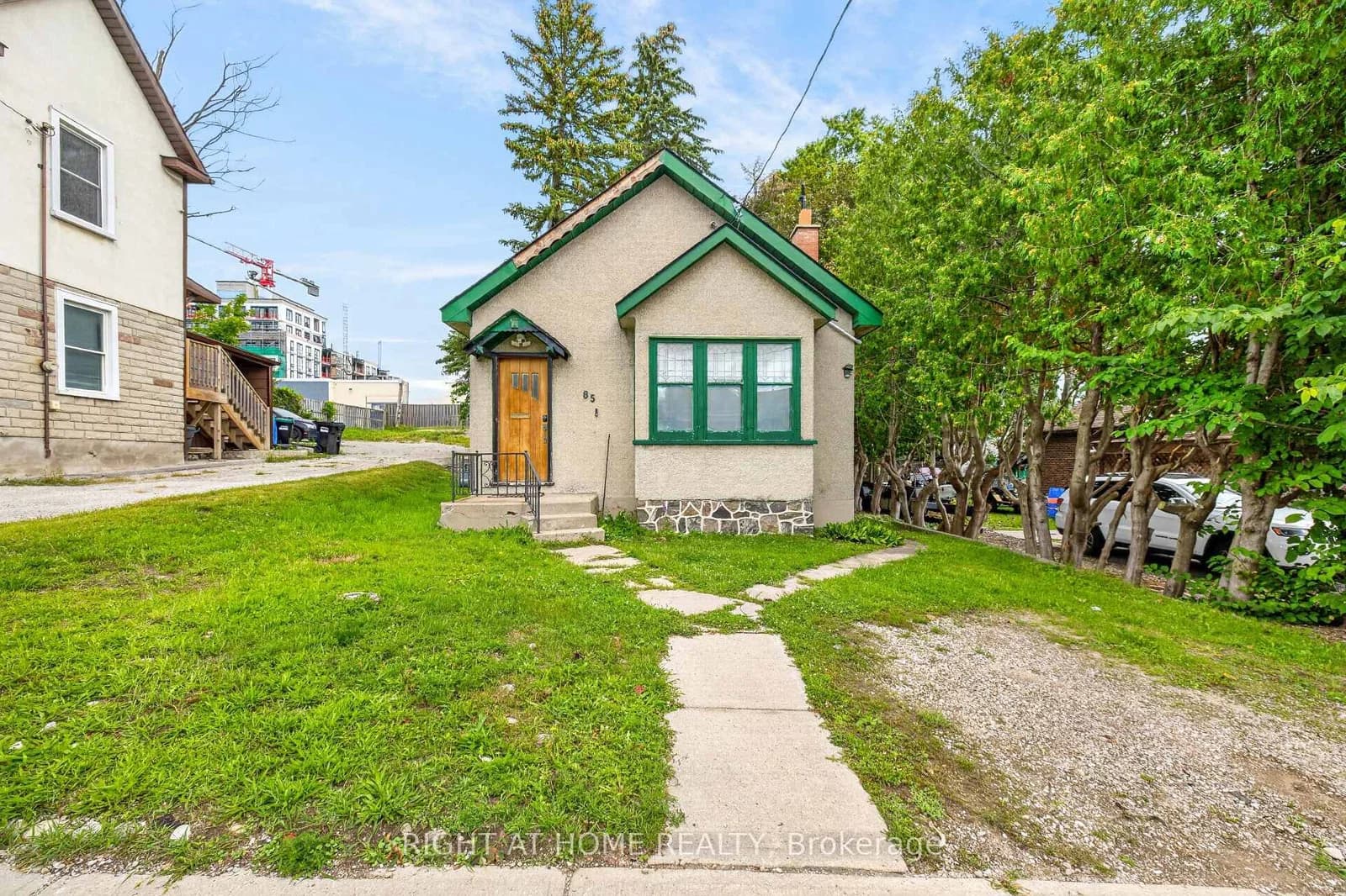 Photo of Maple Avenue in Barrie · City Centre
