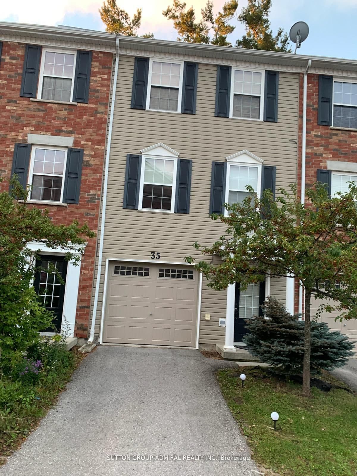 Coughlin Road in Barrie · Holly — photo 2