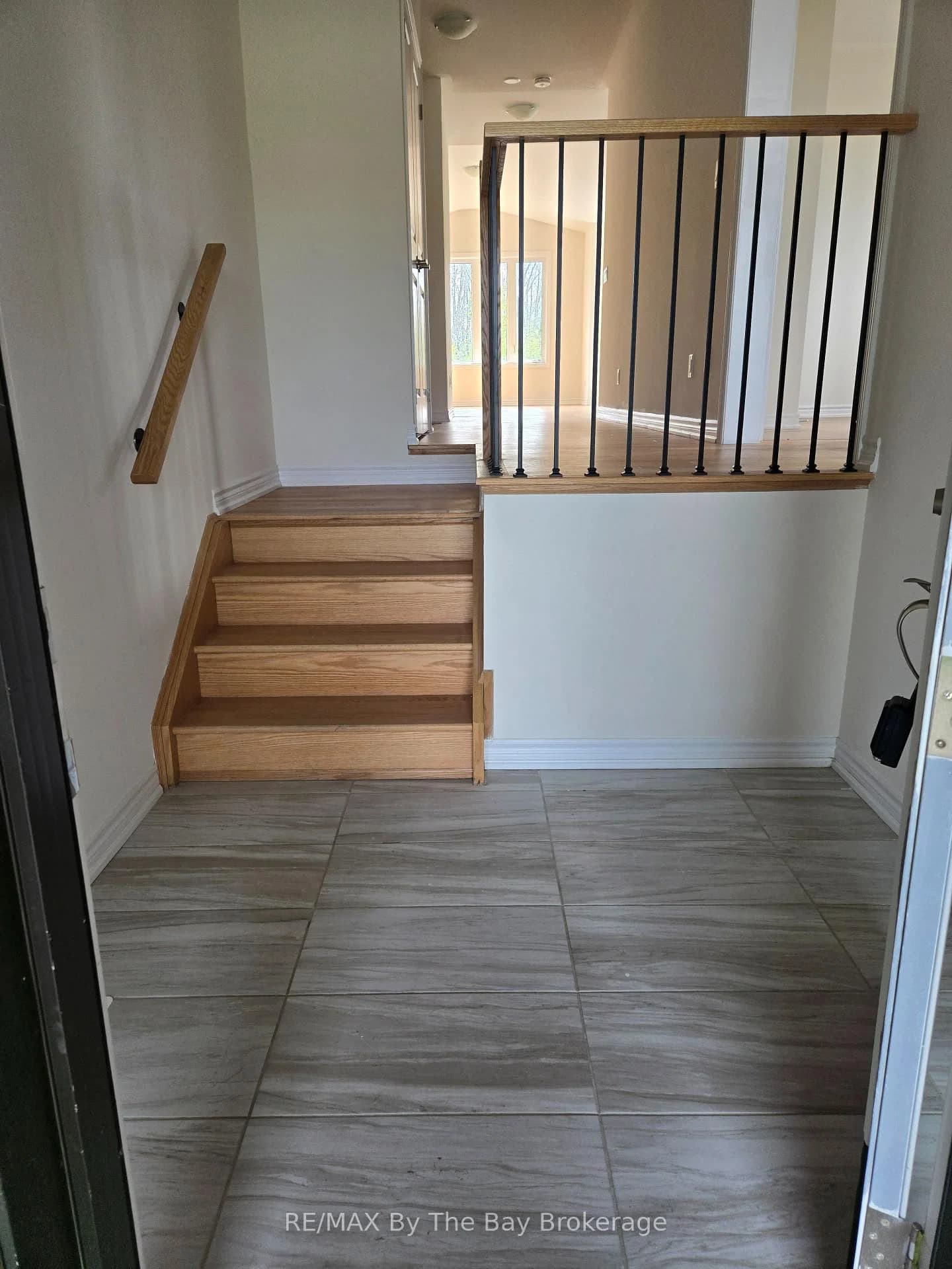 Rosanne Circle in Wasaga Beach · Wasaga Beach — photo 2