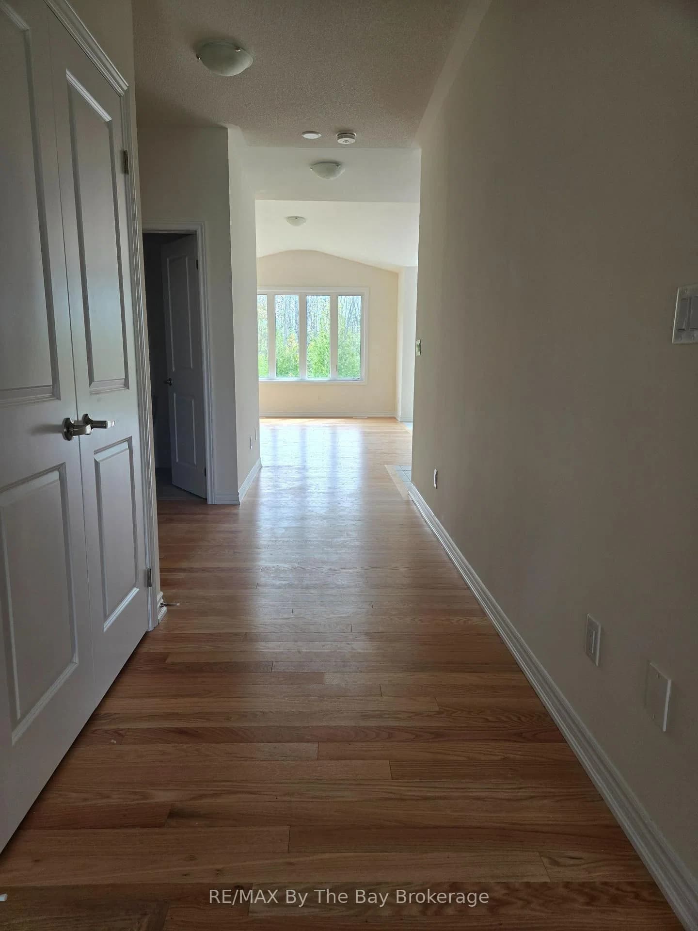Rosanne Circle in Wasaga Beach · Wasaga Beach — photo 3
