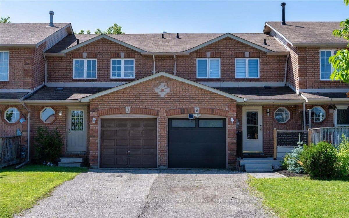 Photo of Seymour Crescent in Barrie · Holly
