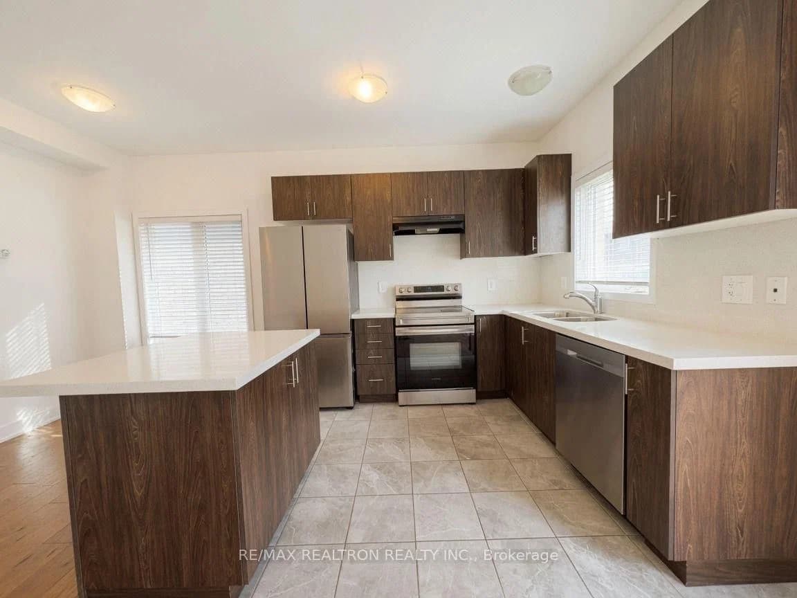 Westwood Avenue in Barrie · Painswick South — photo 2