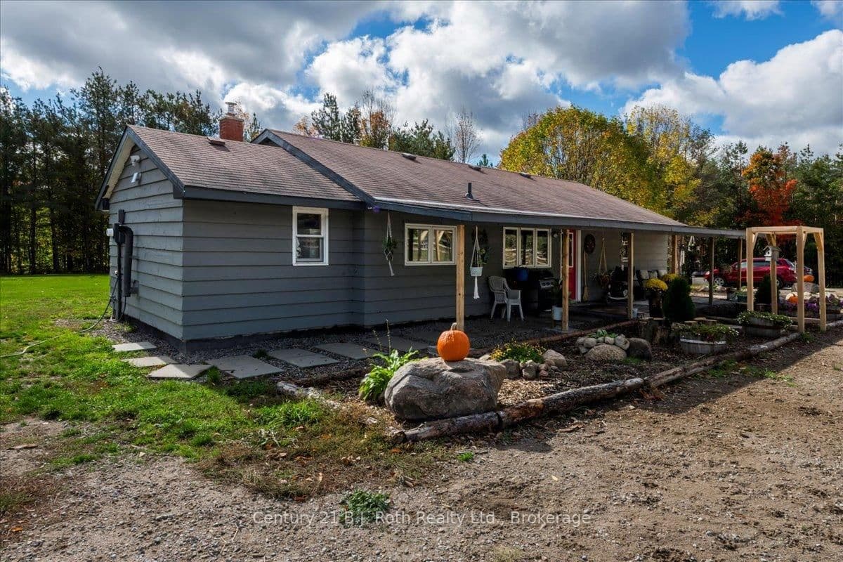 Photo of Flos 10 Road in Springwater · Rural Springwater