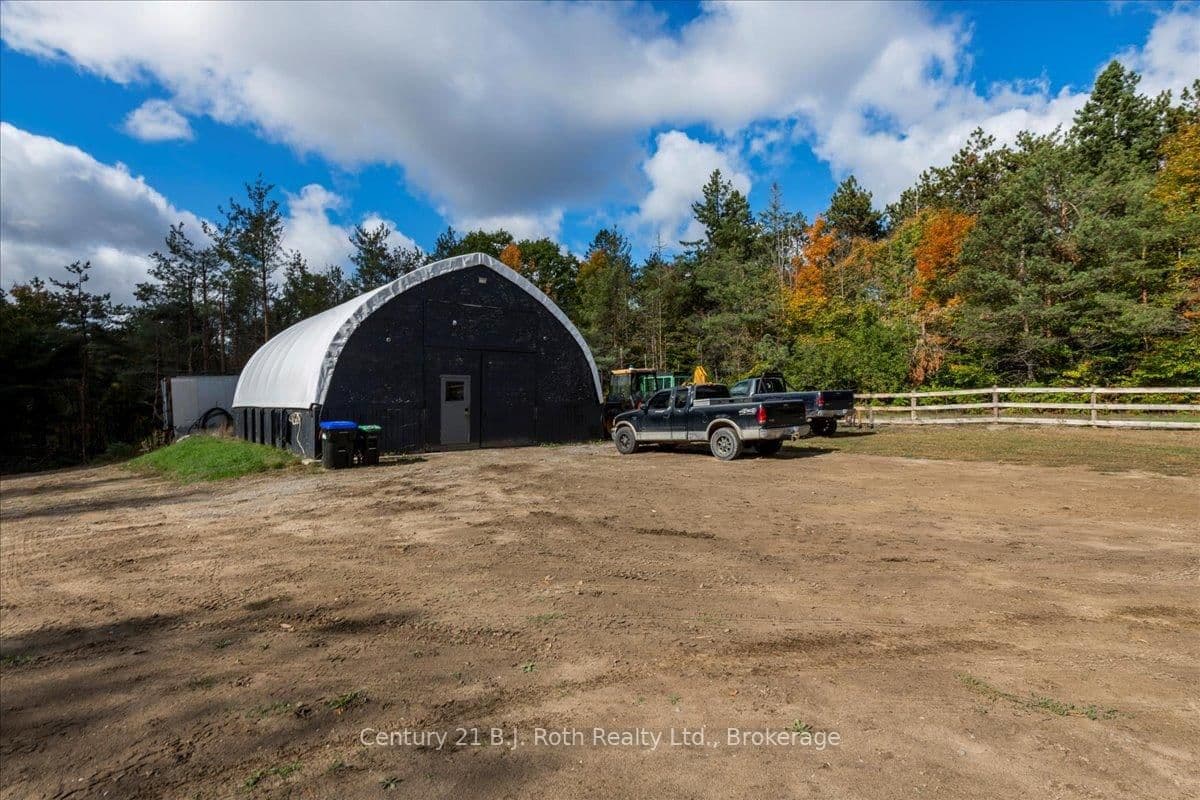 Flos 10 Road in Springwater · Rural Springwater — photo 2