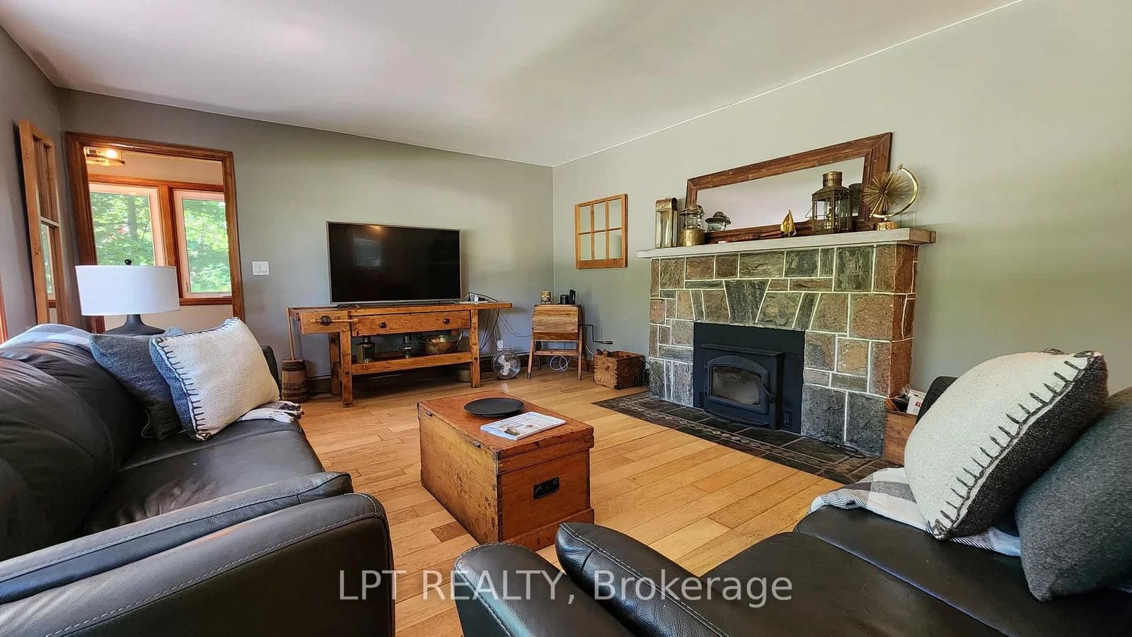 Ridge Road in Oro-Medonte · Hawkestone — photo 3