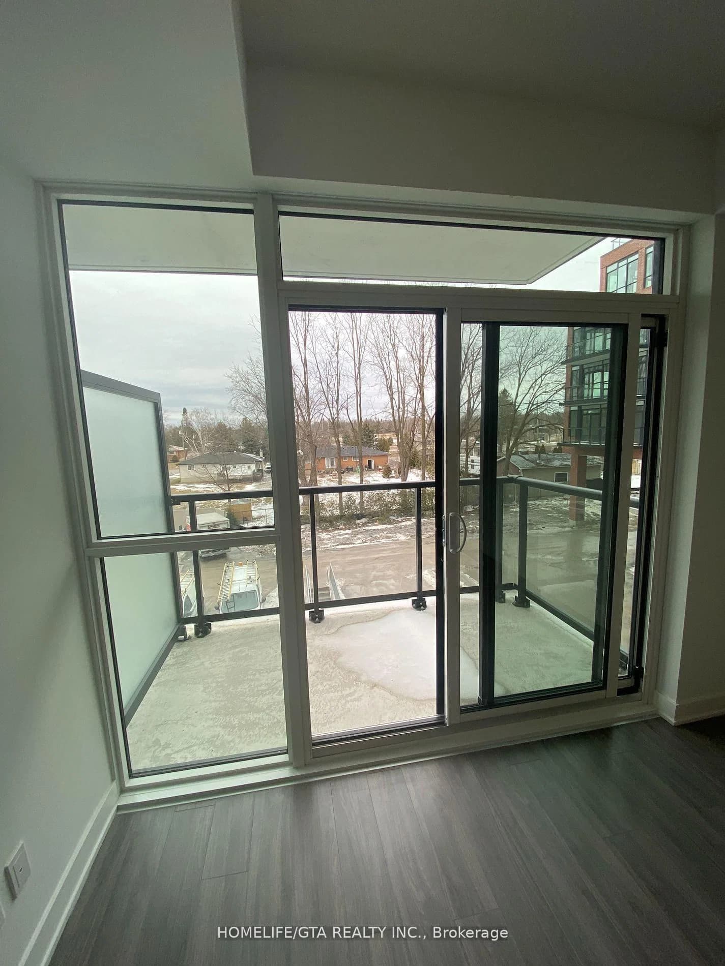 Yonge Street in Barrie · Painswick South — photo 3