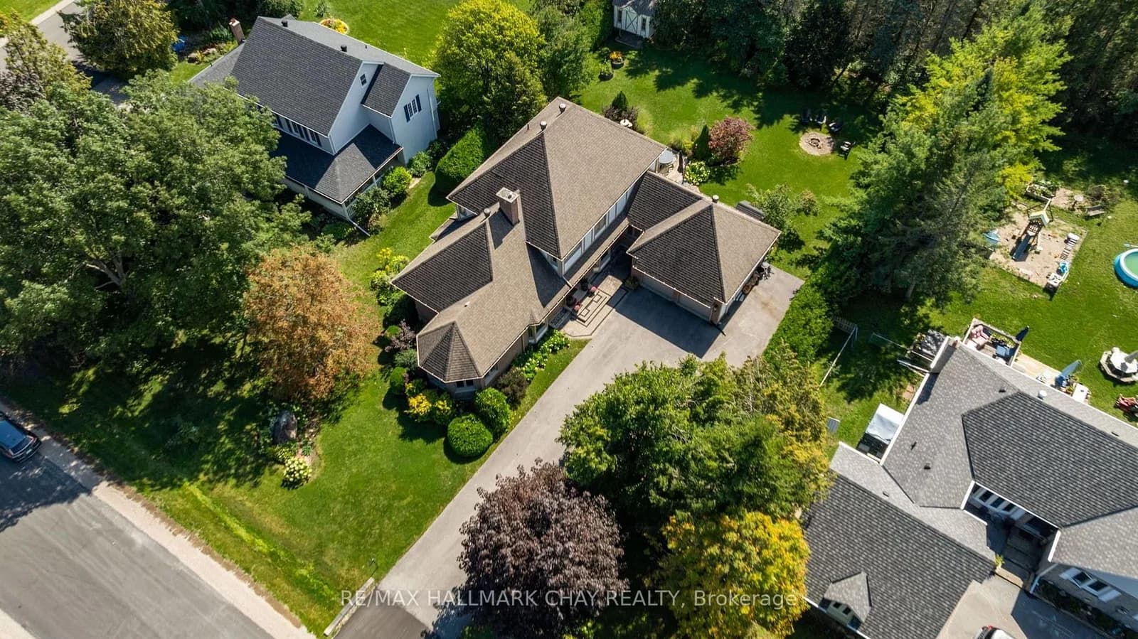Howard Drive in Oro-Medonte · Rural Oro-Medonte — photo 2