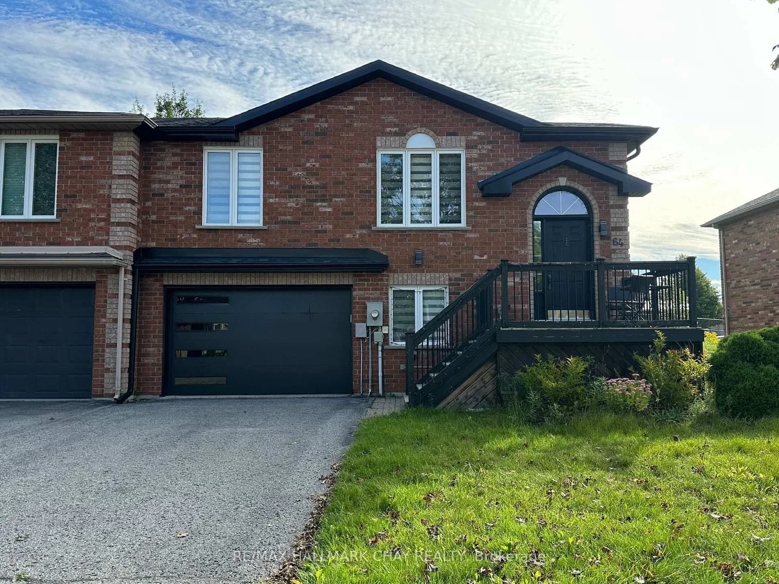 Photo of Logan Court in Barrie · Holly