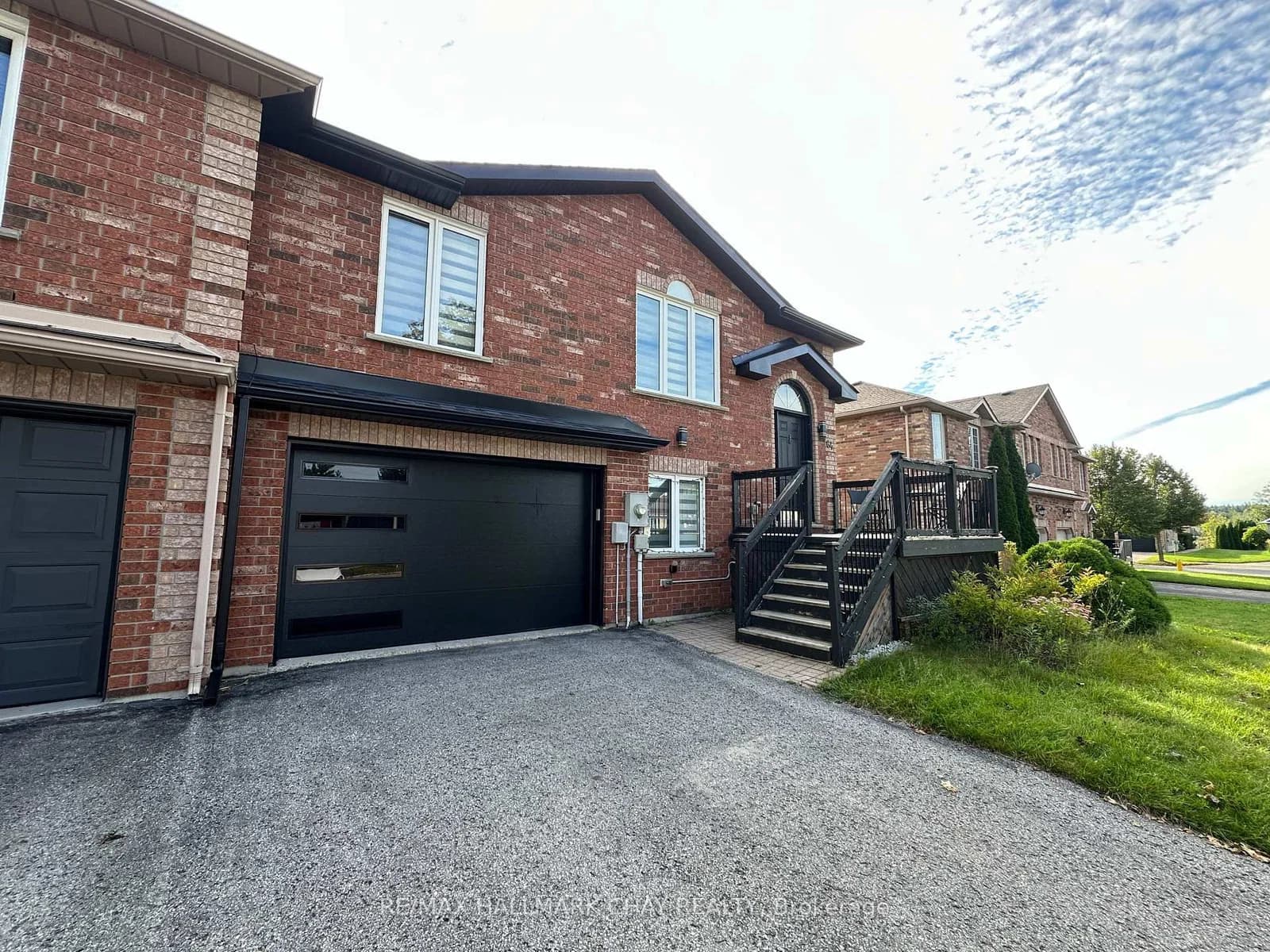 Logan Court in Barrie · Holly — photo 2