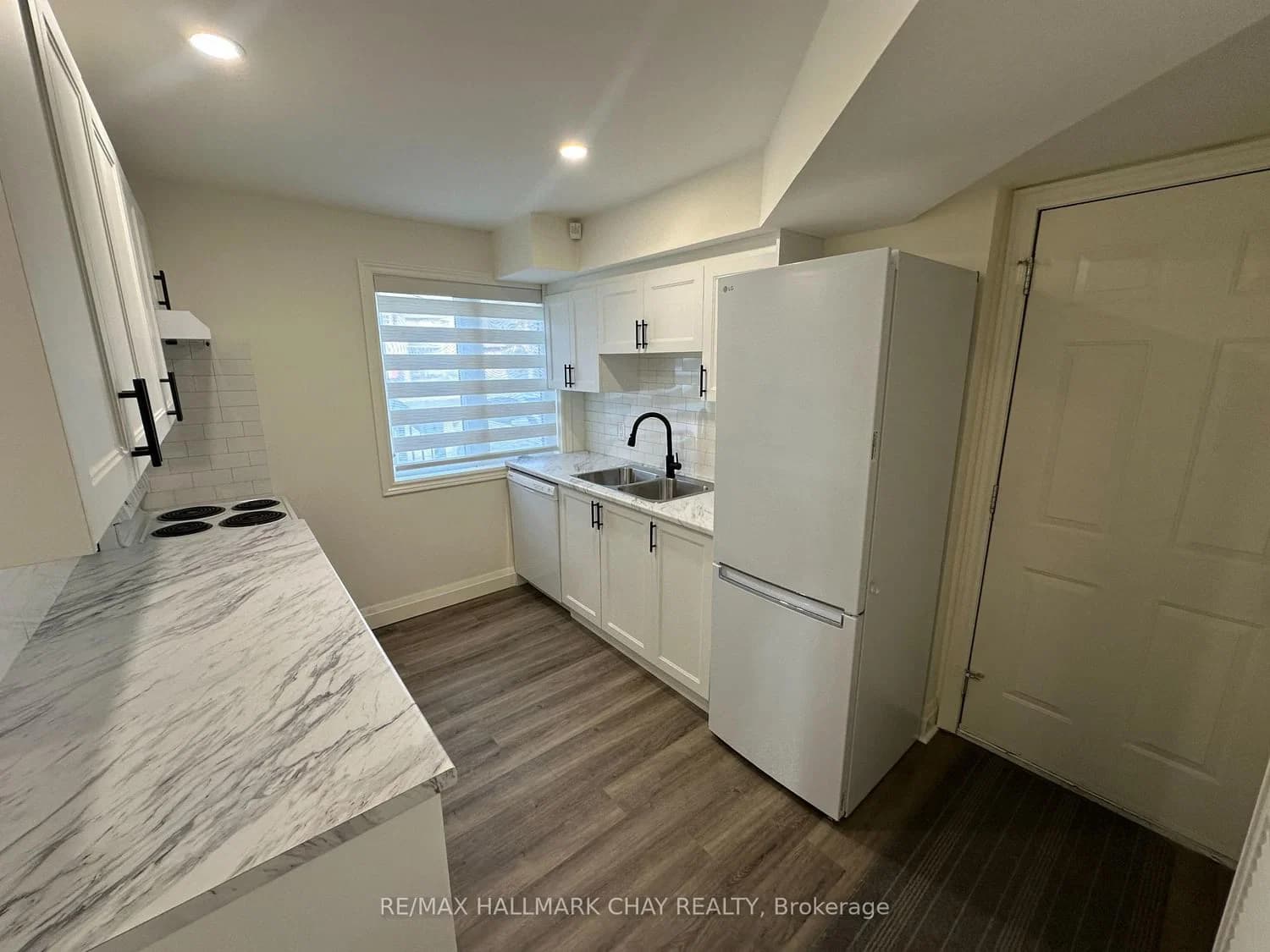 Logan Court in Barrie · Holly — photo 3