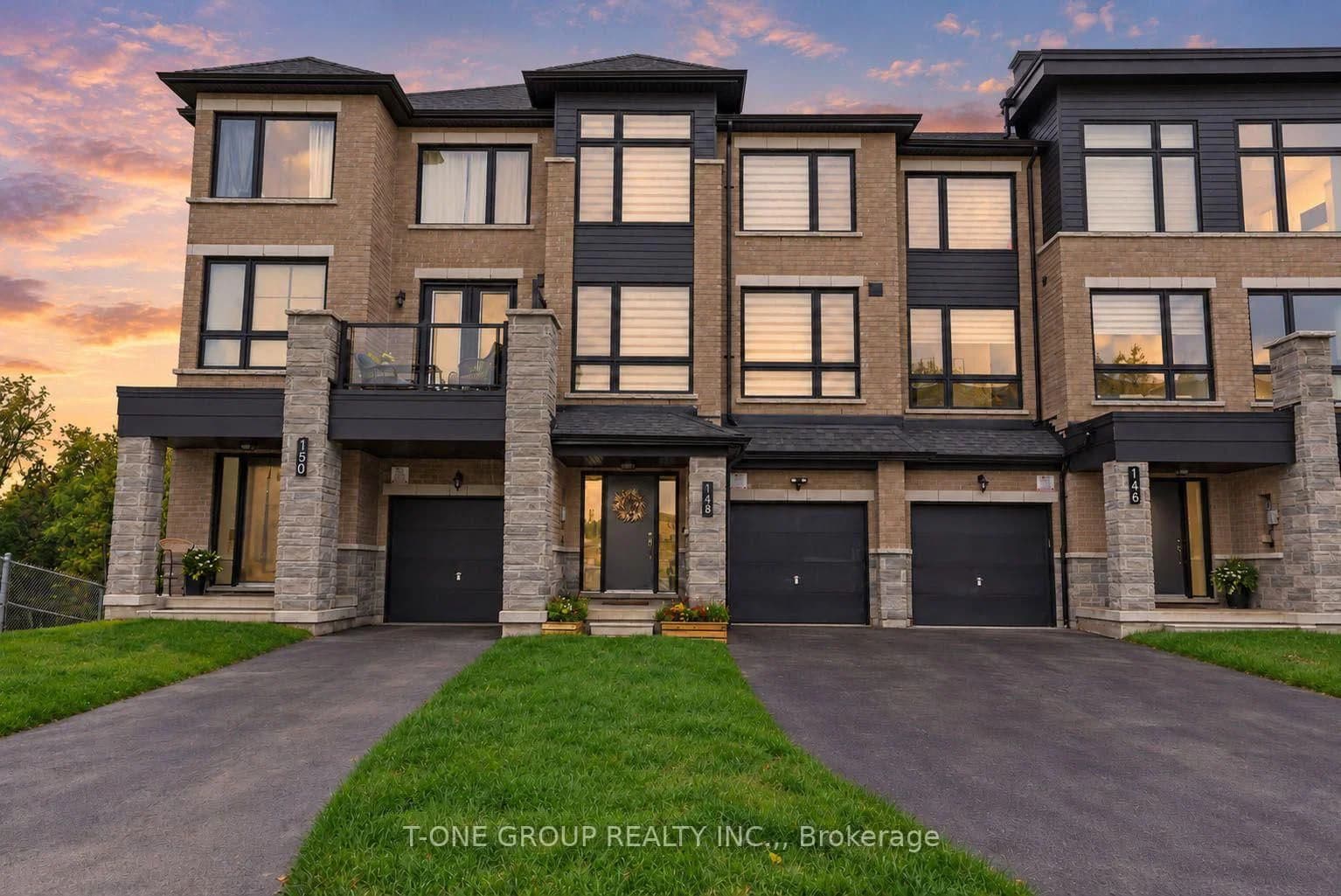 Photo of Blue Forest Crescent in Barrie · Innis-Shore