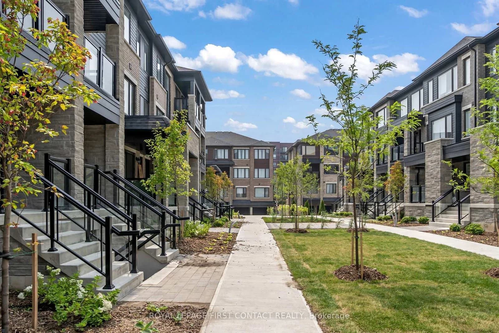 Appletree Lane in Barrie · Innis-Shore — photo 3