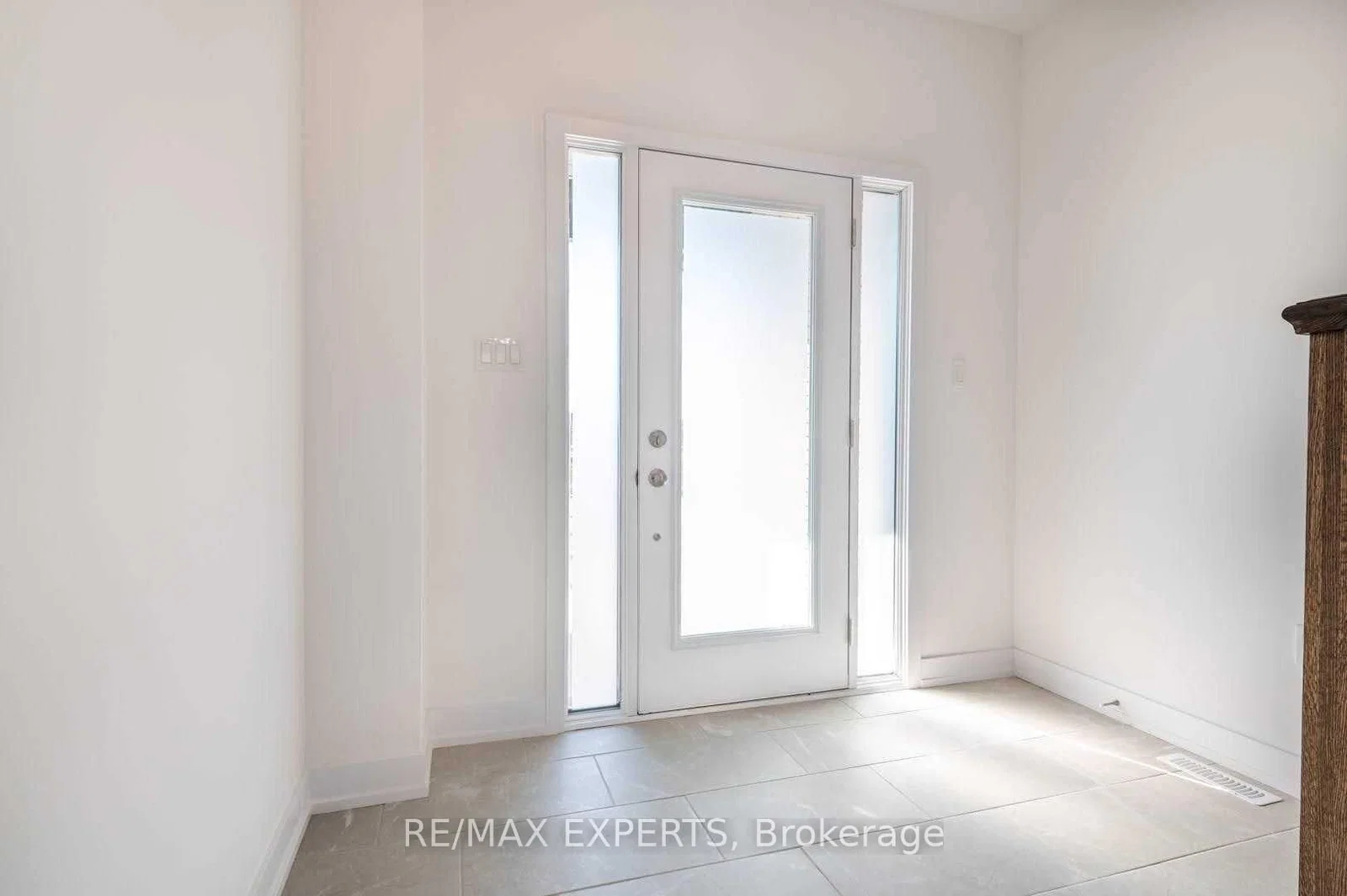 South Park Lane in Barrie · Painswick South — photo 2