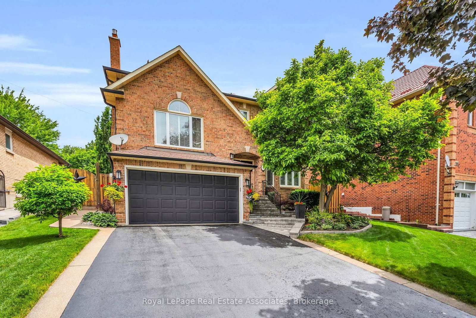 Hacienda Court in Brampton · Snelgrove — photo 2