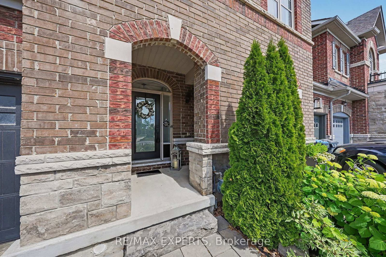 Morra Avenue in Caledon · Bolton East — photo 2