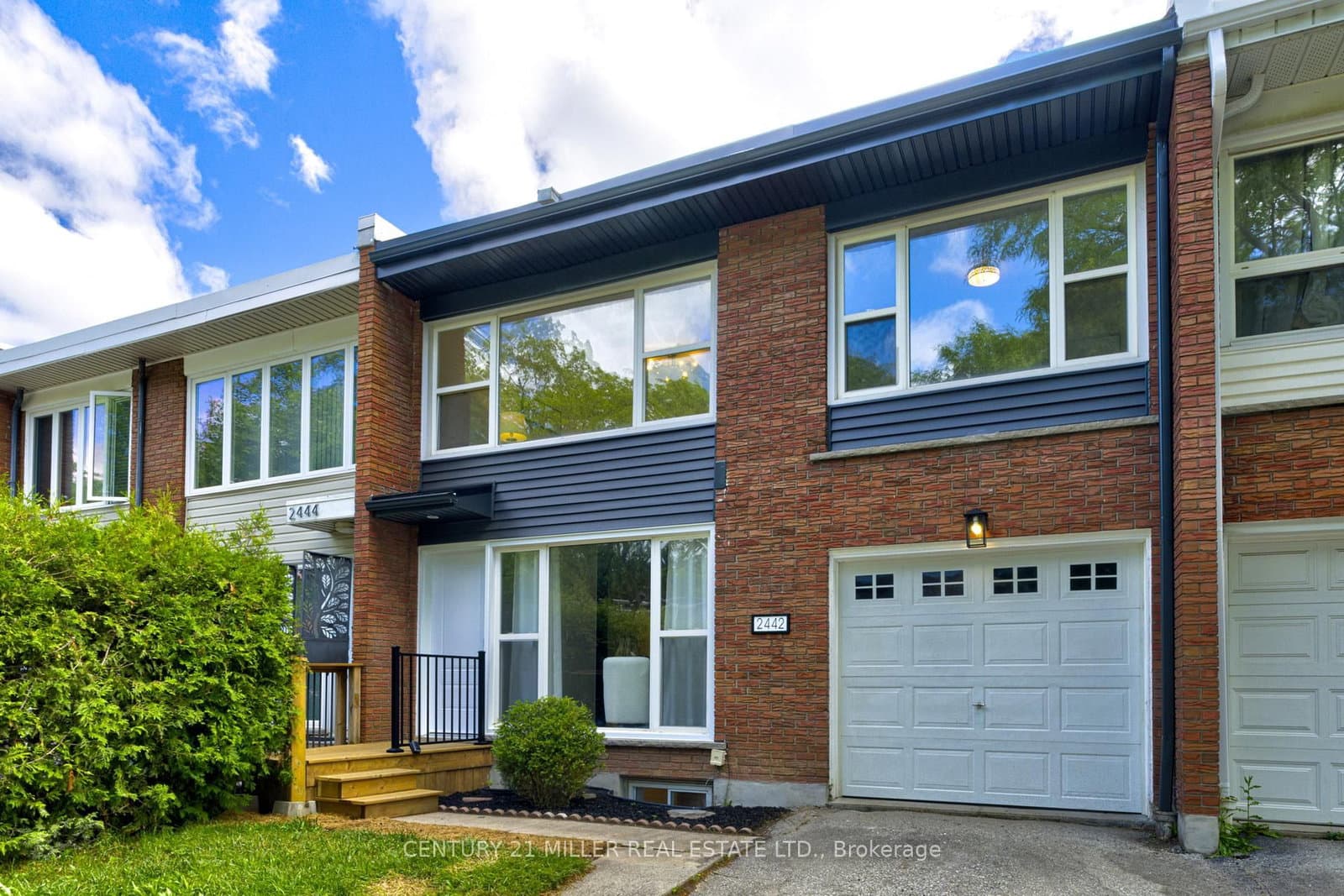 Maryvale Court in Burlington · Mountainside — photo 2