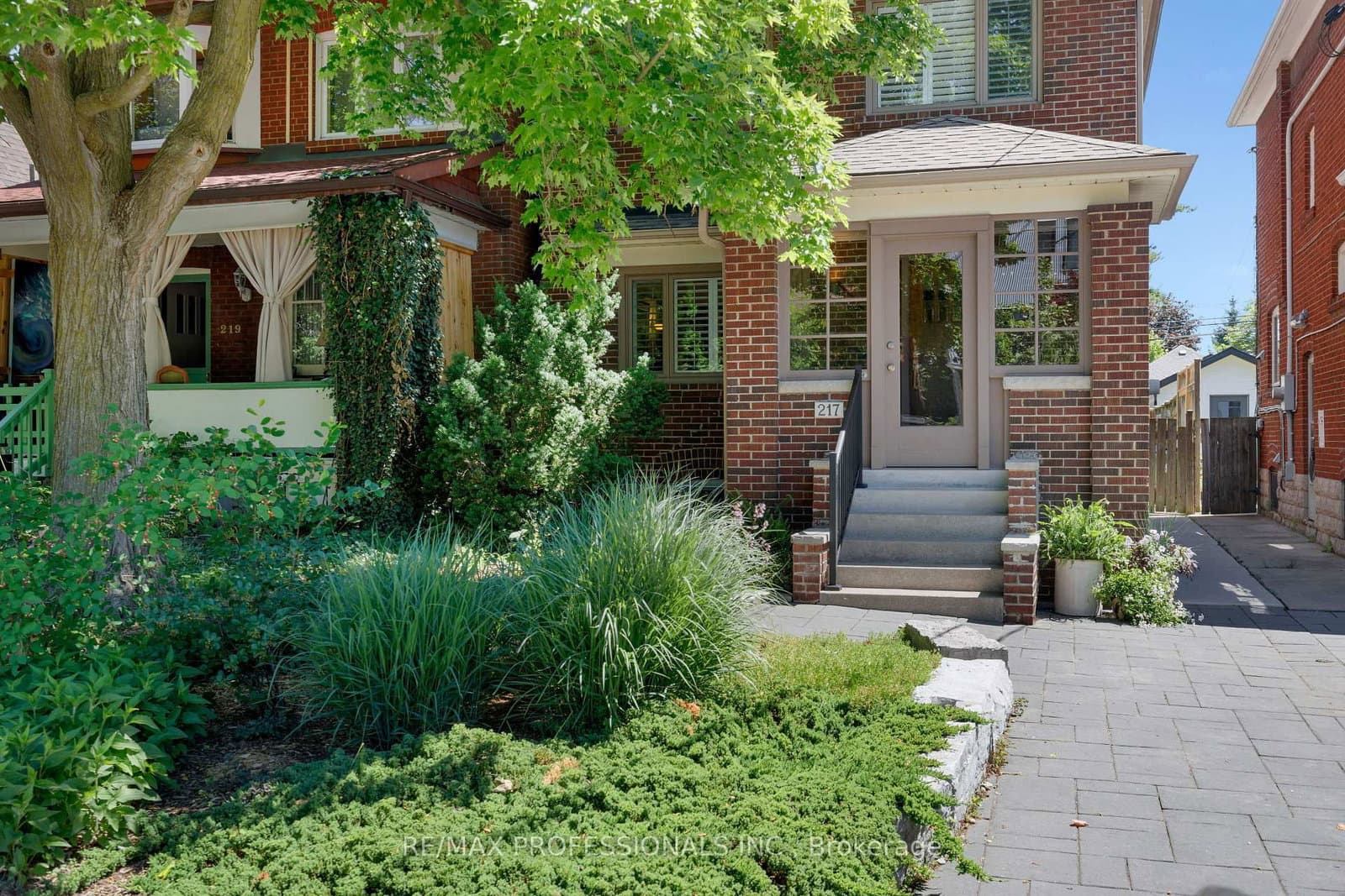 Humbercrest Boulevard in Toronto · Runnymede-Bloor West Village — photo 2