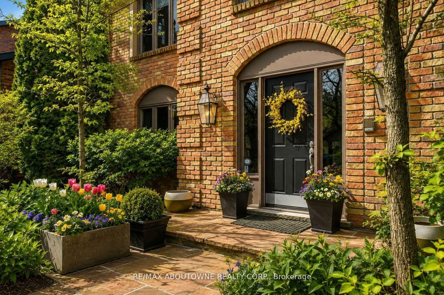 Shoreacres Road in Burlington · Shoreacres — photo 2