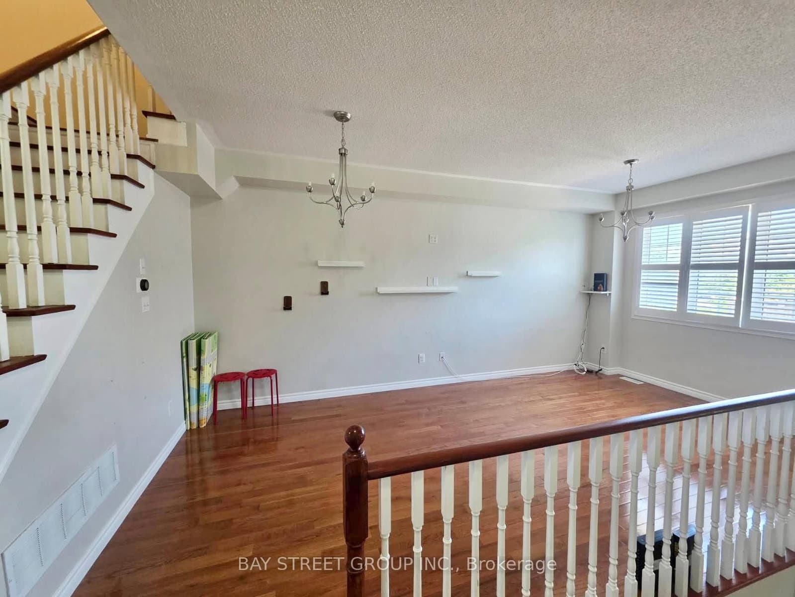 Fiddlers Way in Oakville · Westmount — photo 3