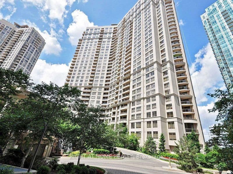 Photo of Duke Of York Boulevard in Mississauga · City Centre