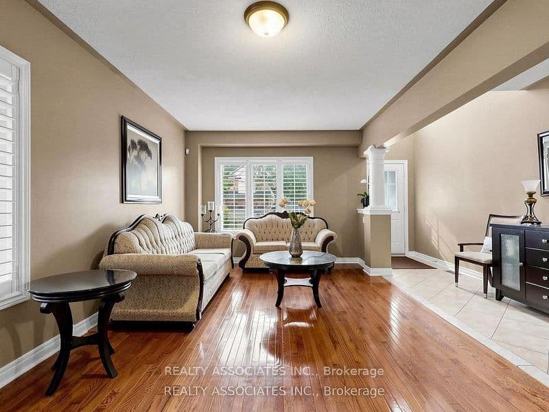 Shining Willow Crescent in Brampton · Bram East — photo 3