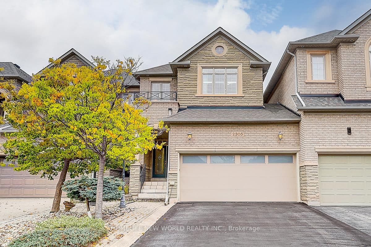 Photo of Woodfield Road in Oakville · River Oaks