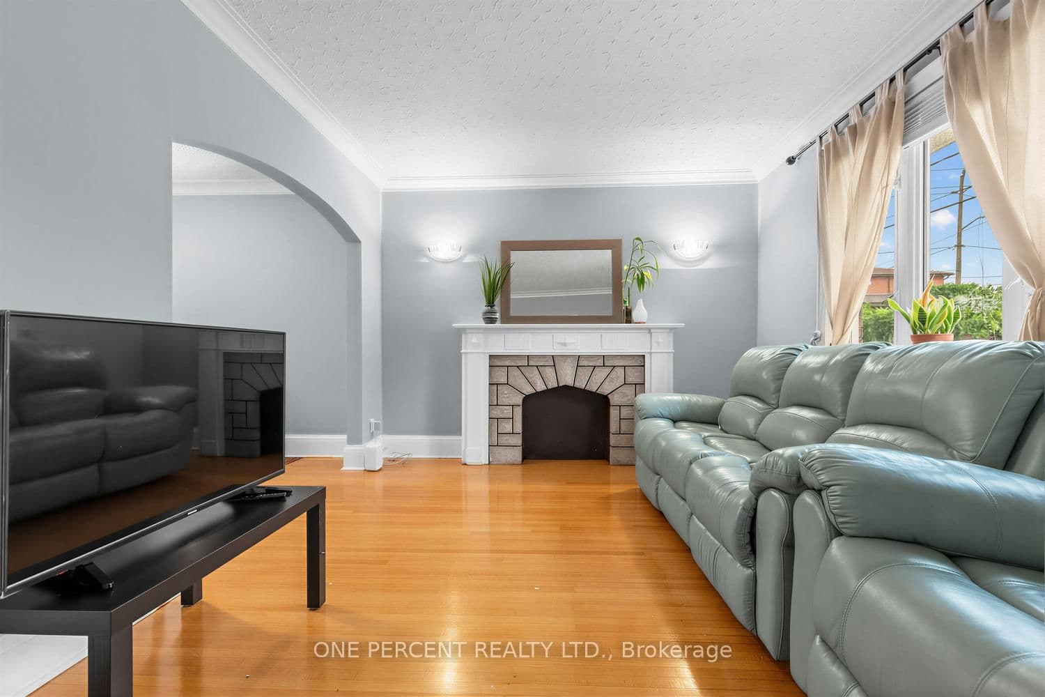 Lonborough Avenue in Toronto · Beechborough-Greenbrook — photo 2