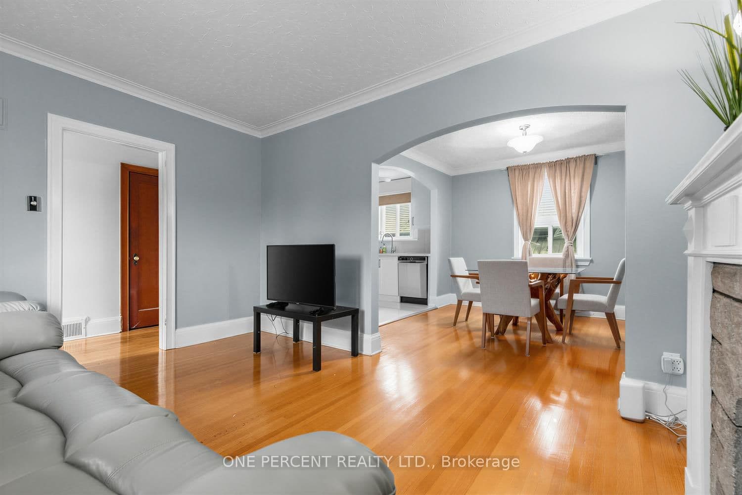 Lonborough Avenue in Toronto · Beechborough-Greenbrook — photo 3