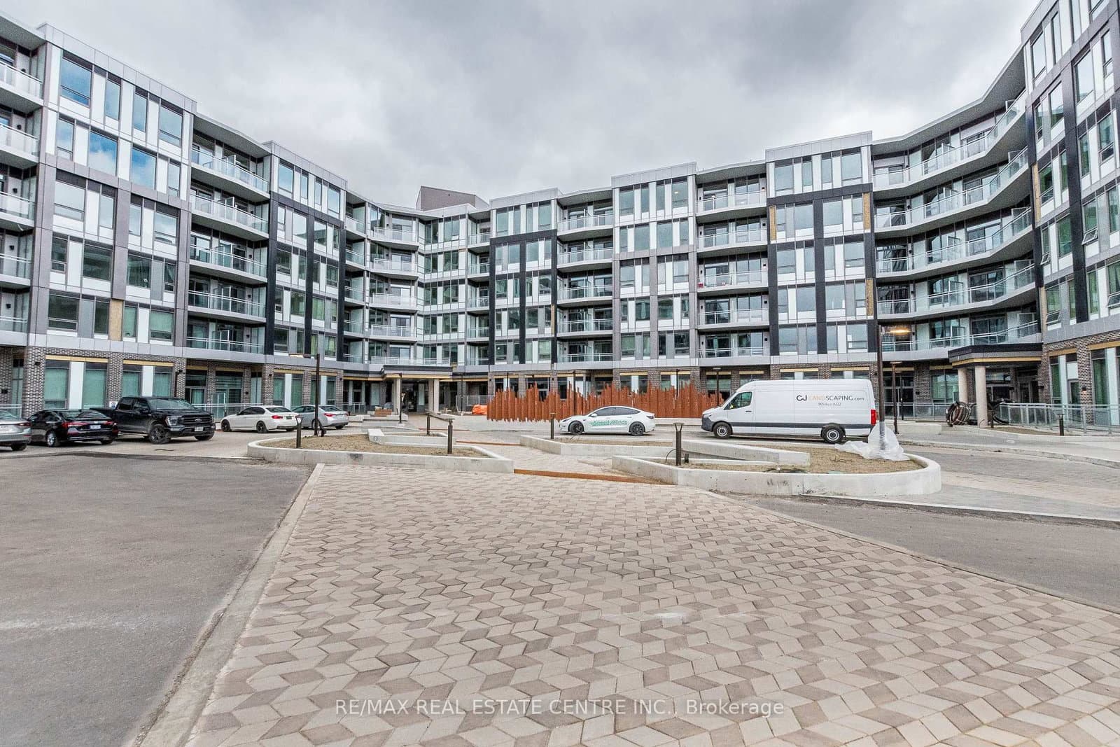 Photo of Saw Whet Boulevard in Oakville · Glen Abbey