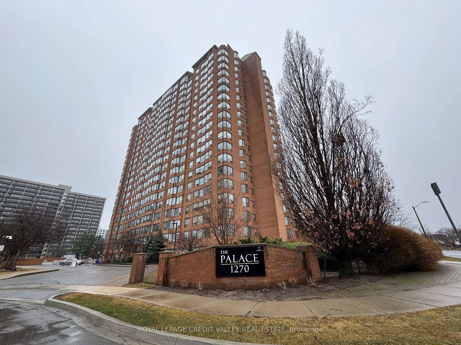 Photo of Maple Crossing Boulevard in Burlington · Brant