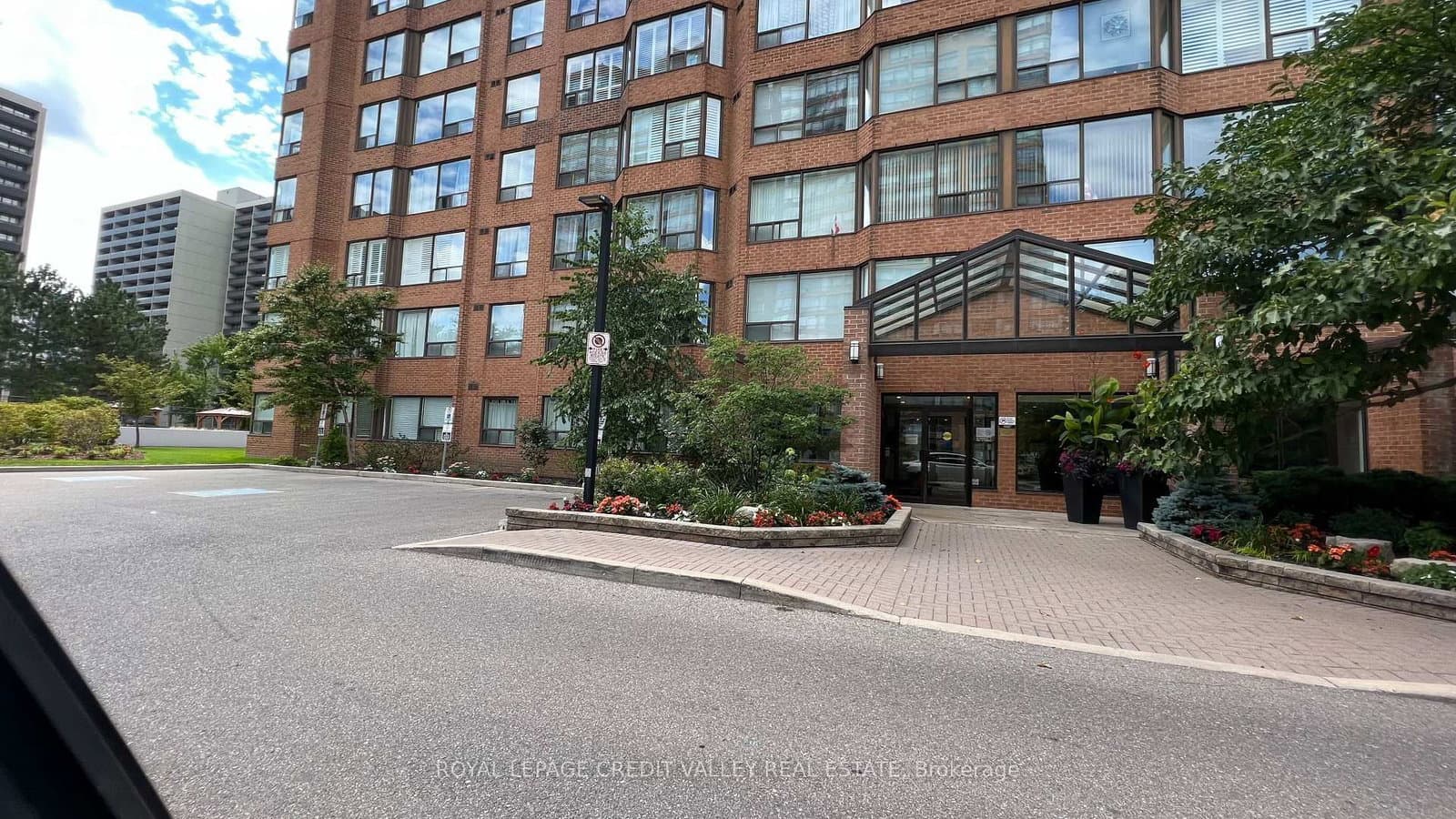 Maple Crossing Boulevard in Burlington · Brant — photo 3