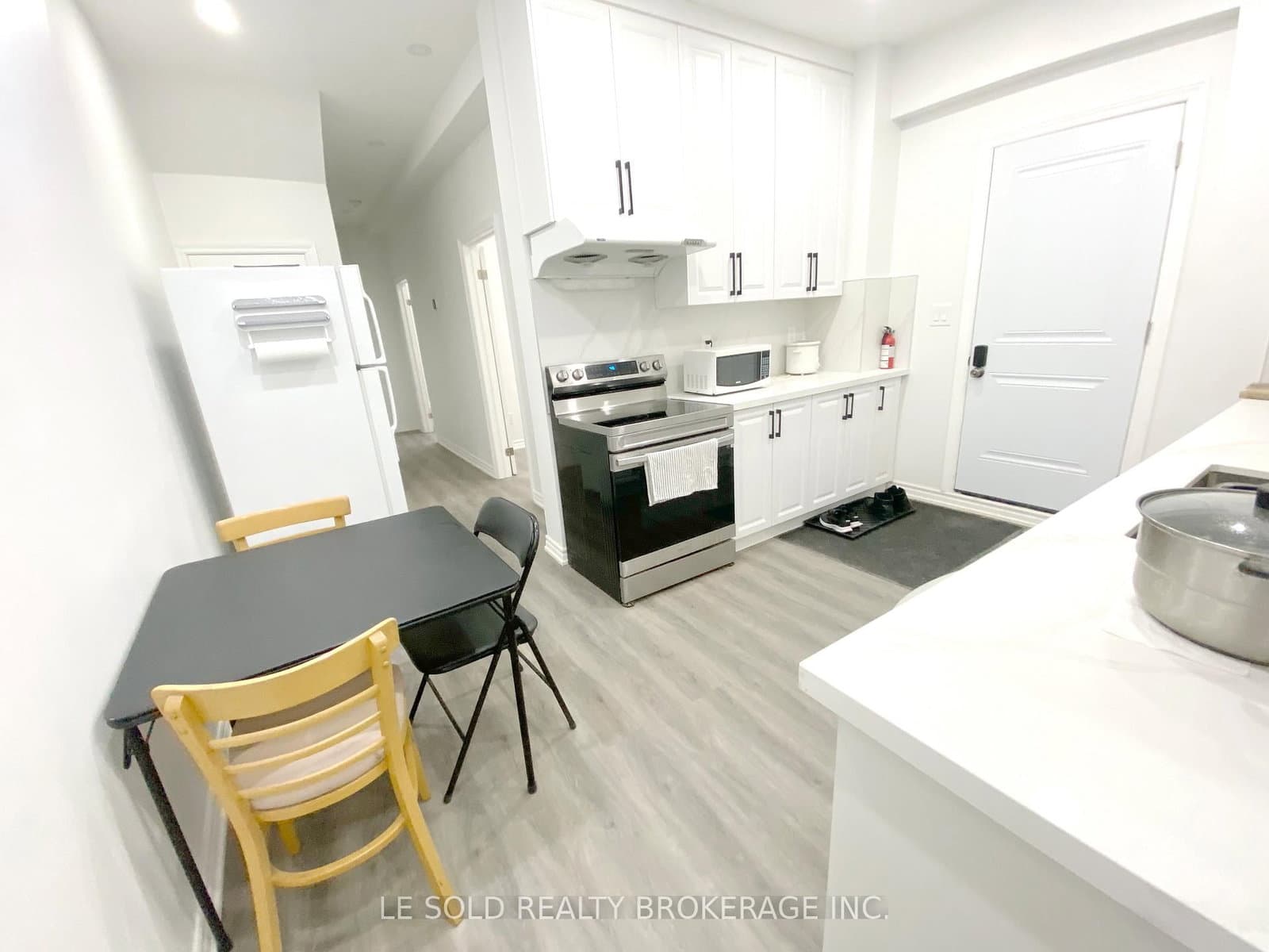 Hallam Street 103 in Toronto · Dovercourt-Wallace Emerson-Junction — photo 2