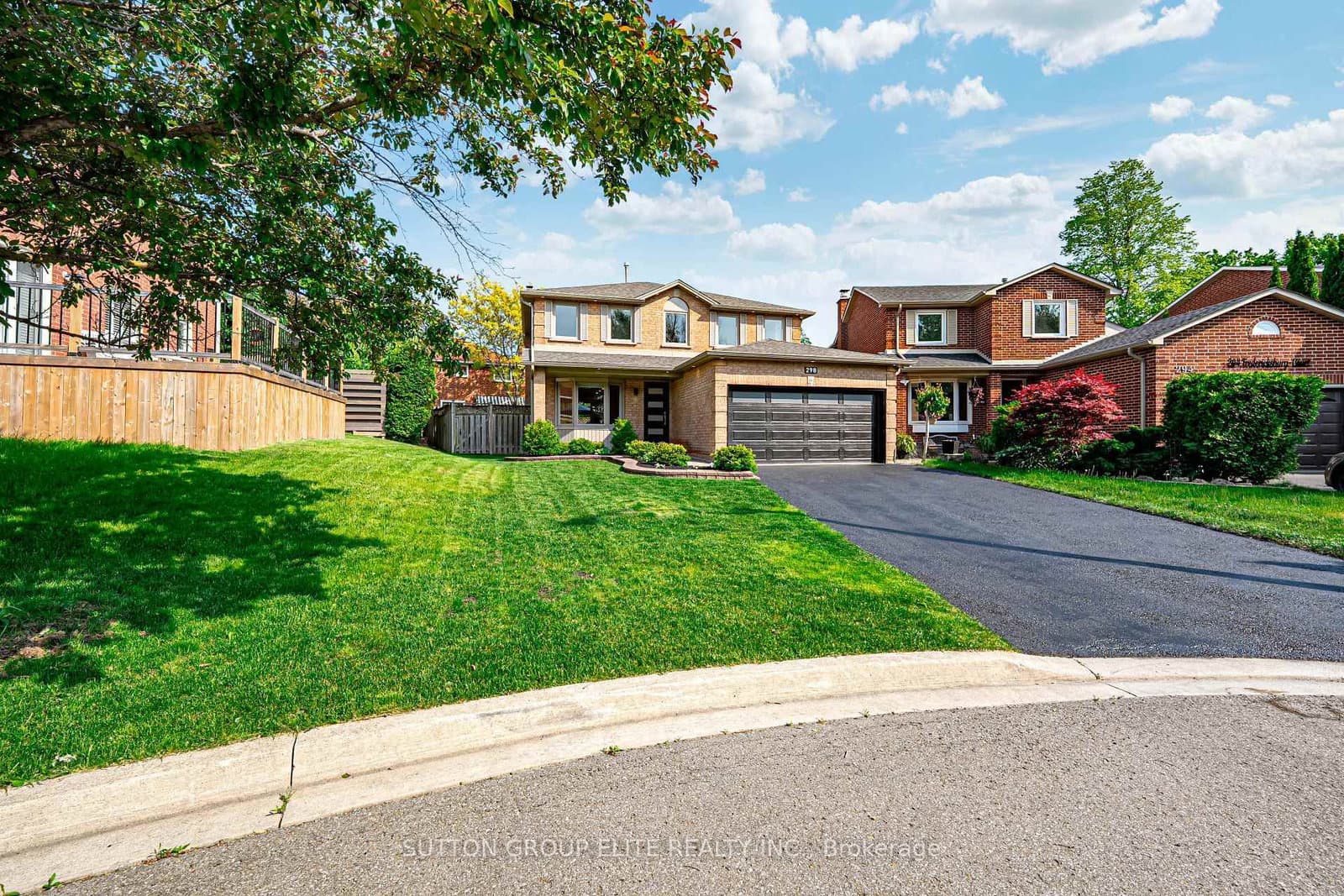 Fredericksburg Court in Mississauga · Rathwood — photo 3